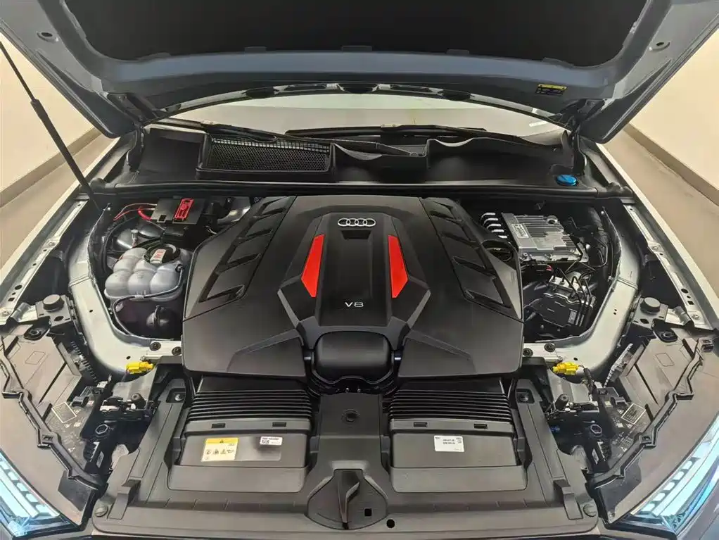 Audi SQ7 2024 4.0 TFSI фото 6
