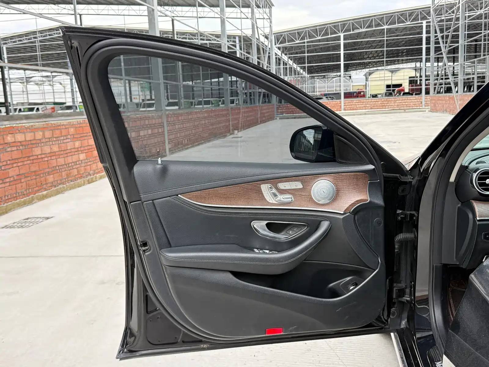 Фото 16 - Mercedes-Benz E-Class