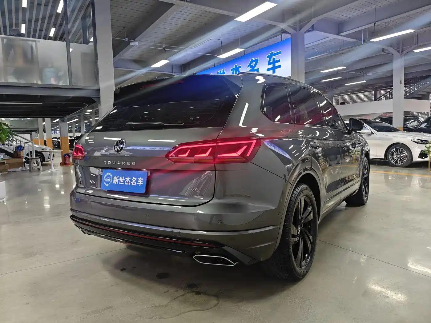 VOLKSWAGEN TOUAREG