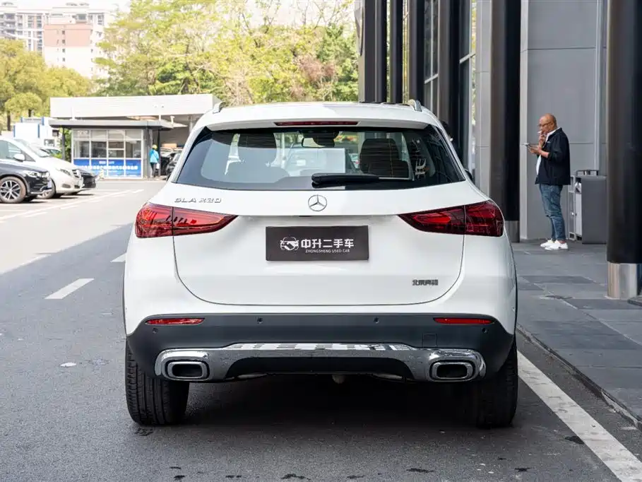 MERCEDES-BENZ GLA