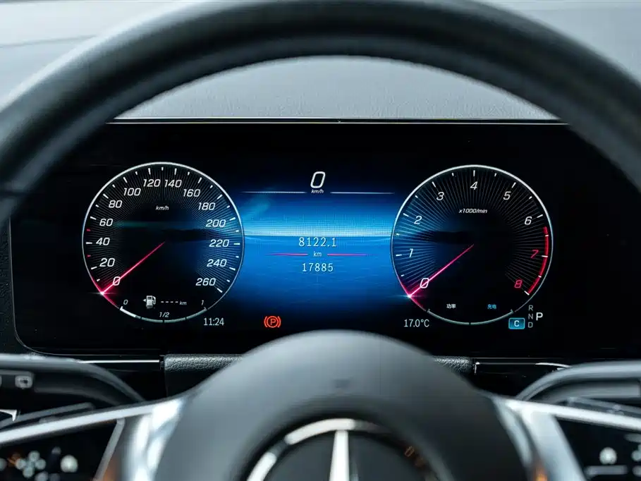 MERCEDES-BENZ GLA