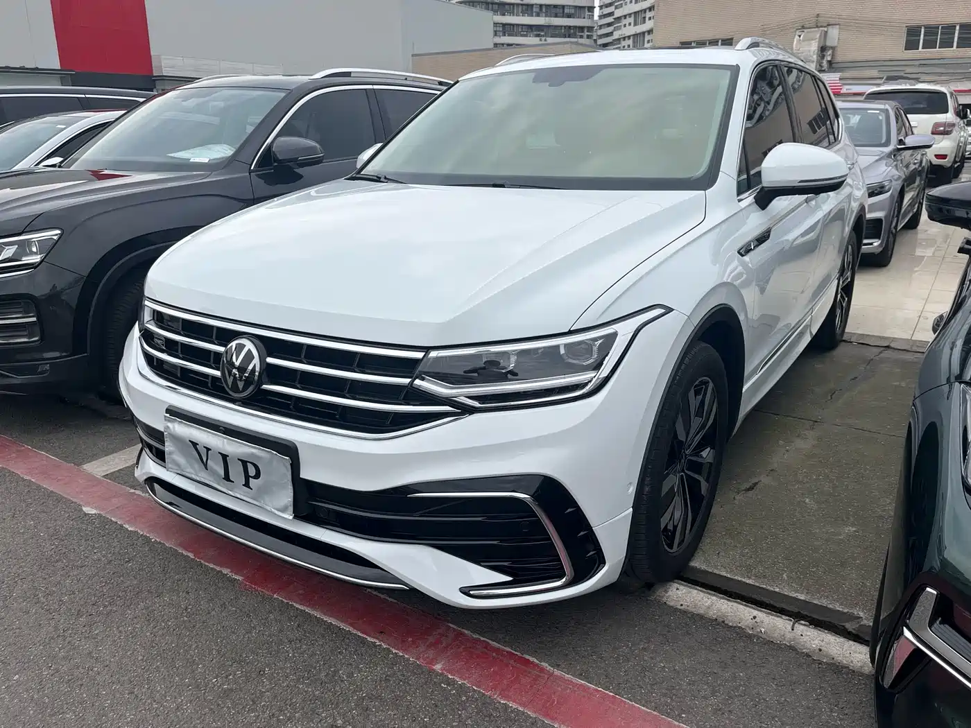 Volkswagen Tiguan L 2024 330TSI Automatic 2WD R-Line Premium Enjoyment Edition