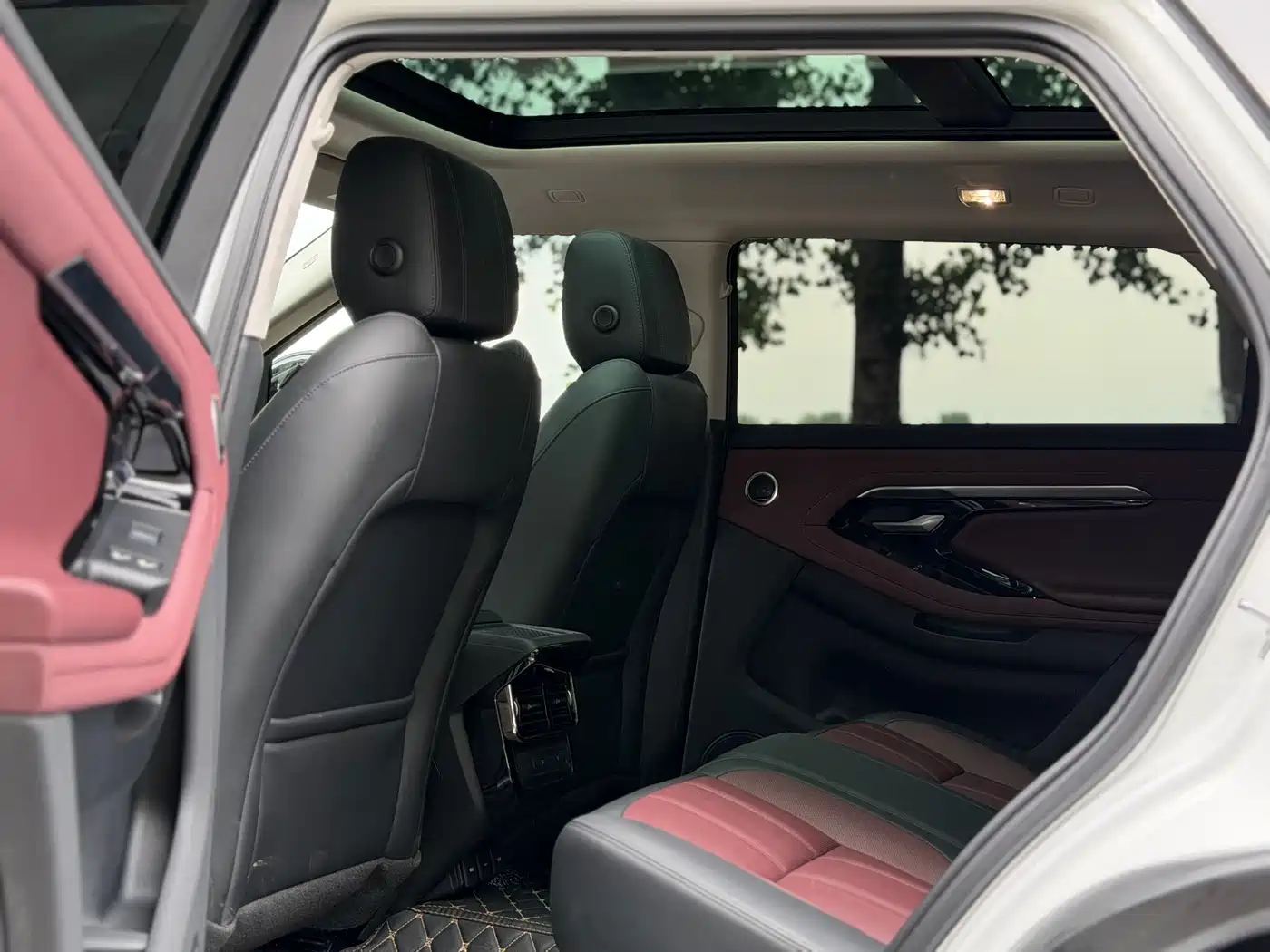 Land Rover Range Rover Evoque 2022 Range Rover Evoque L 249PS R-Dynamic Luxury Edition фото 11