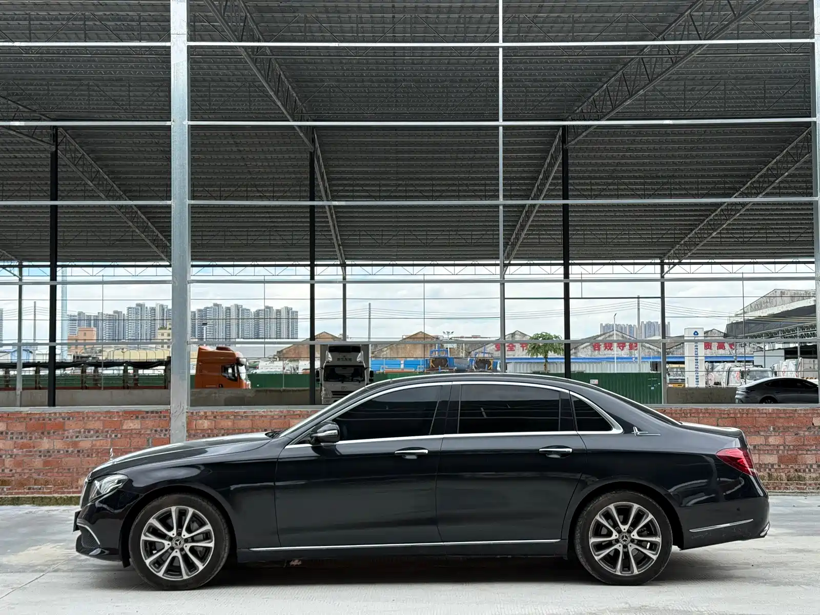 Фото 10 - Mercedes-Benz E-Class