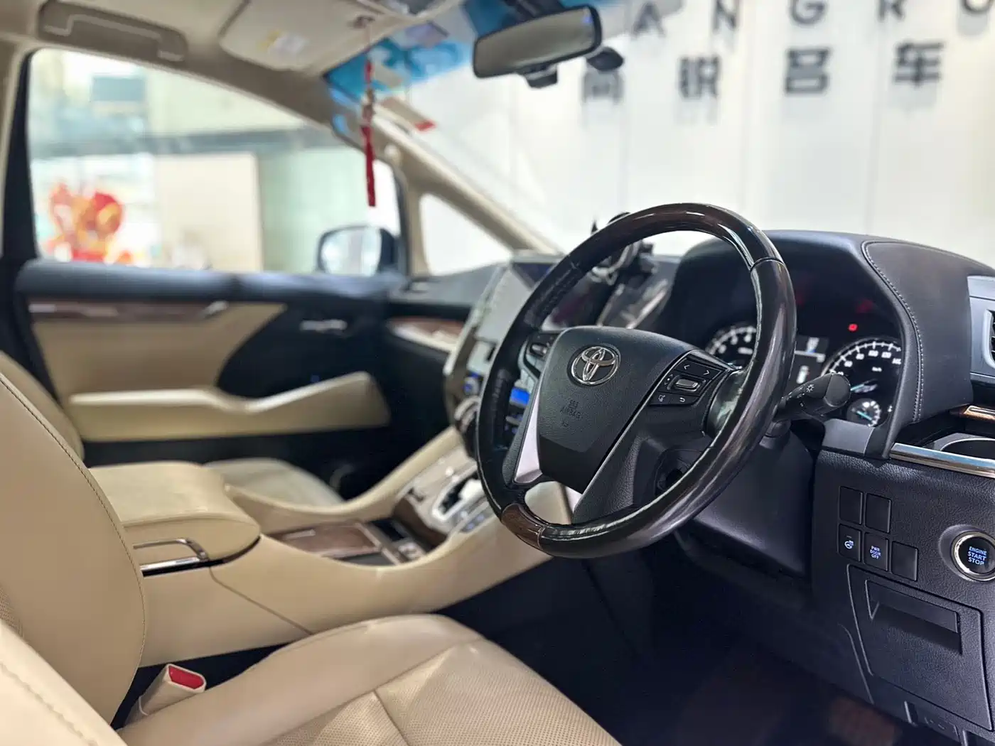 Toyota Alphard 2018 3.5L Premium фото 4