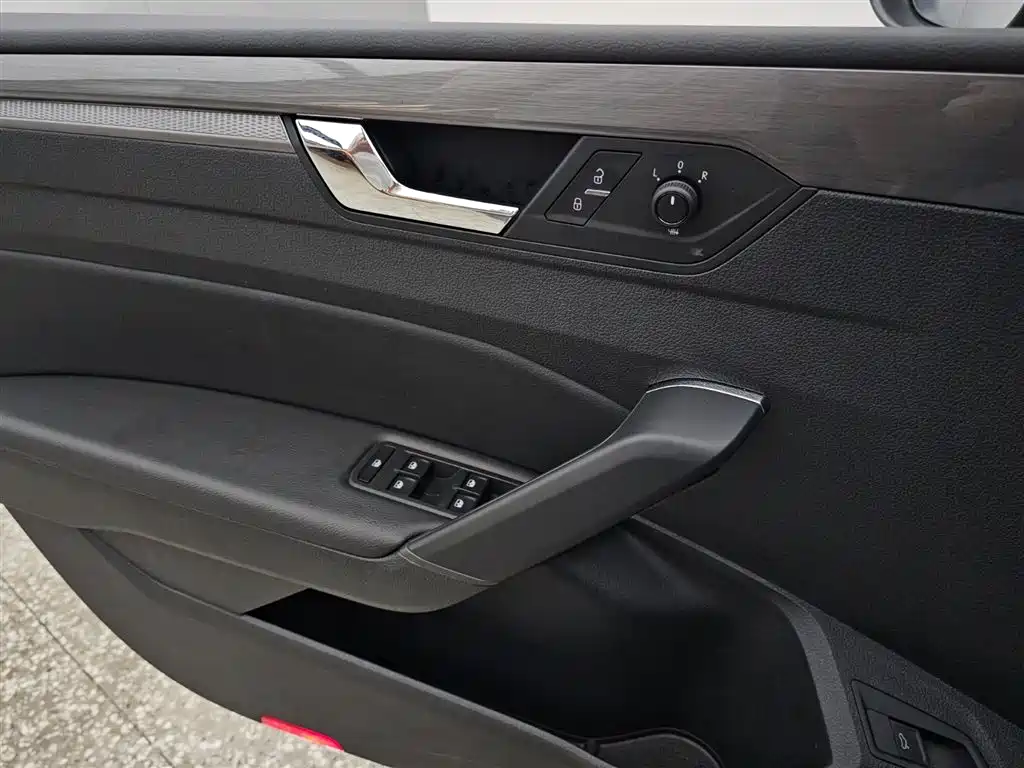 Volkswagen Passat 2017 330TSI DSG Prestige фото 8