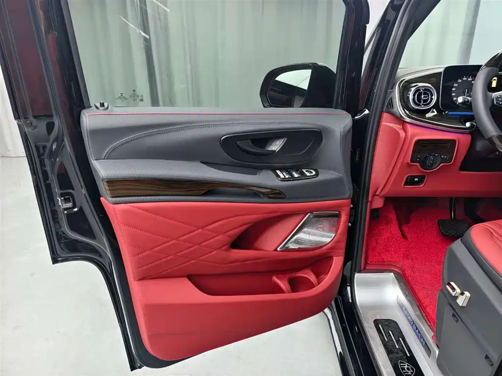 Mercedes-Benz Vito 2024 2.0T Business 7-Seater фото 9