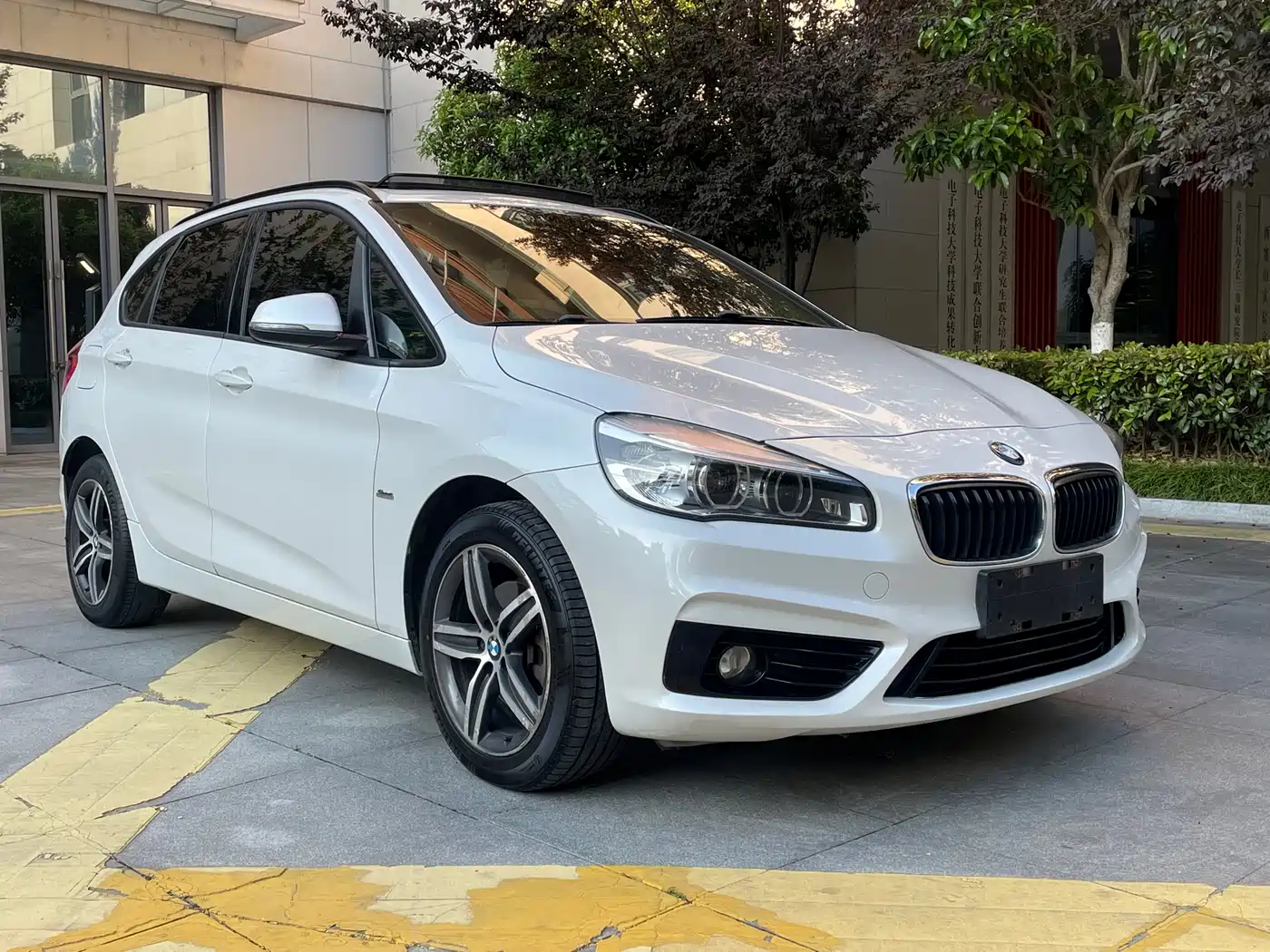 BMW 2 Series Touring 2016 218i Fashion Model фото 2