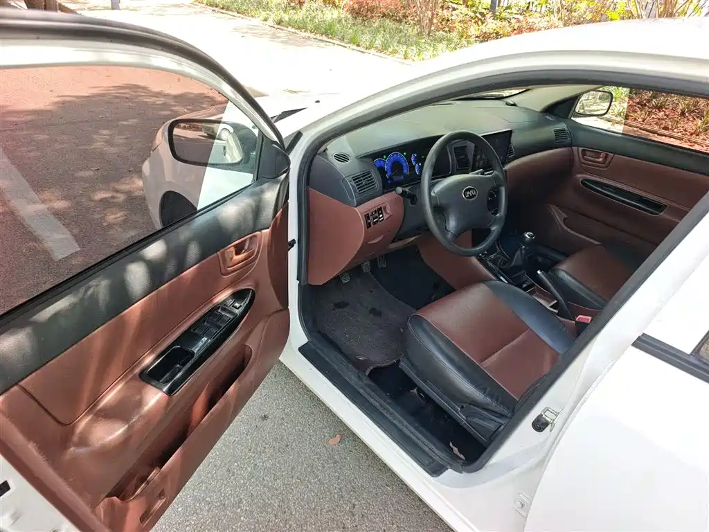 BYD F3 2012 Energy-saving Edition 1.5L Manual Comfort фото 12