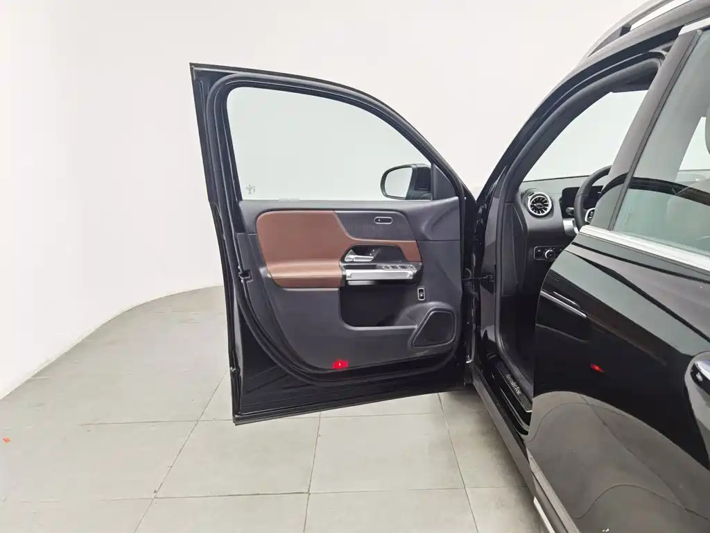 Фото 8 - Mercedes-Benz GLB
