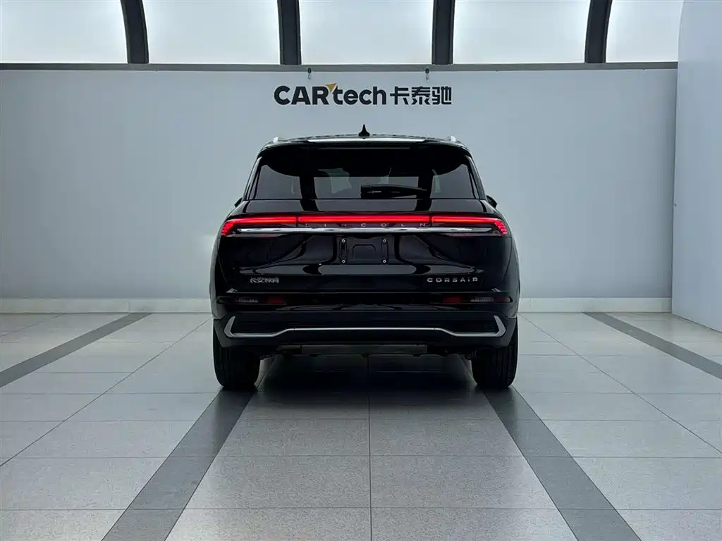 2025 Lincoln Adventurer