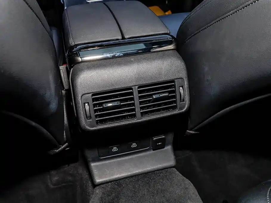 Land Rover Range Rover Velar 2024 Dynamic SE фото 25