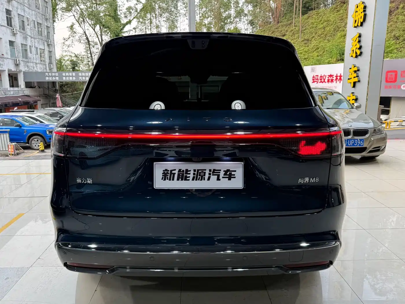 AITO Wenjie AITO M8 2025 Model Extended Range Max+ Edition 53.4kWh 6-Seater фото 10