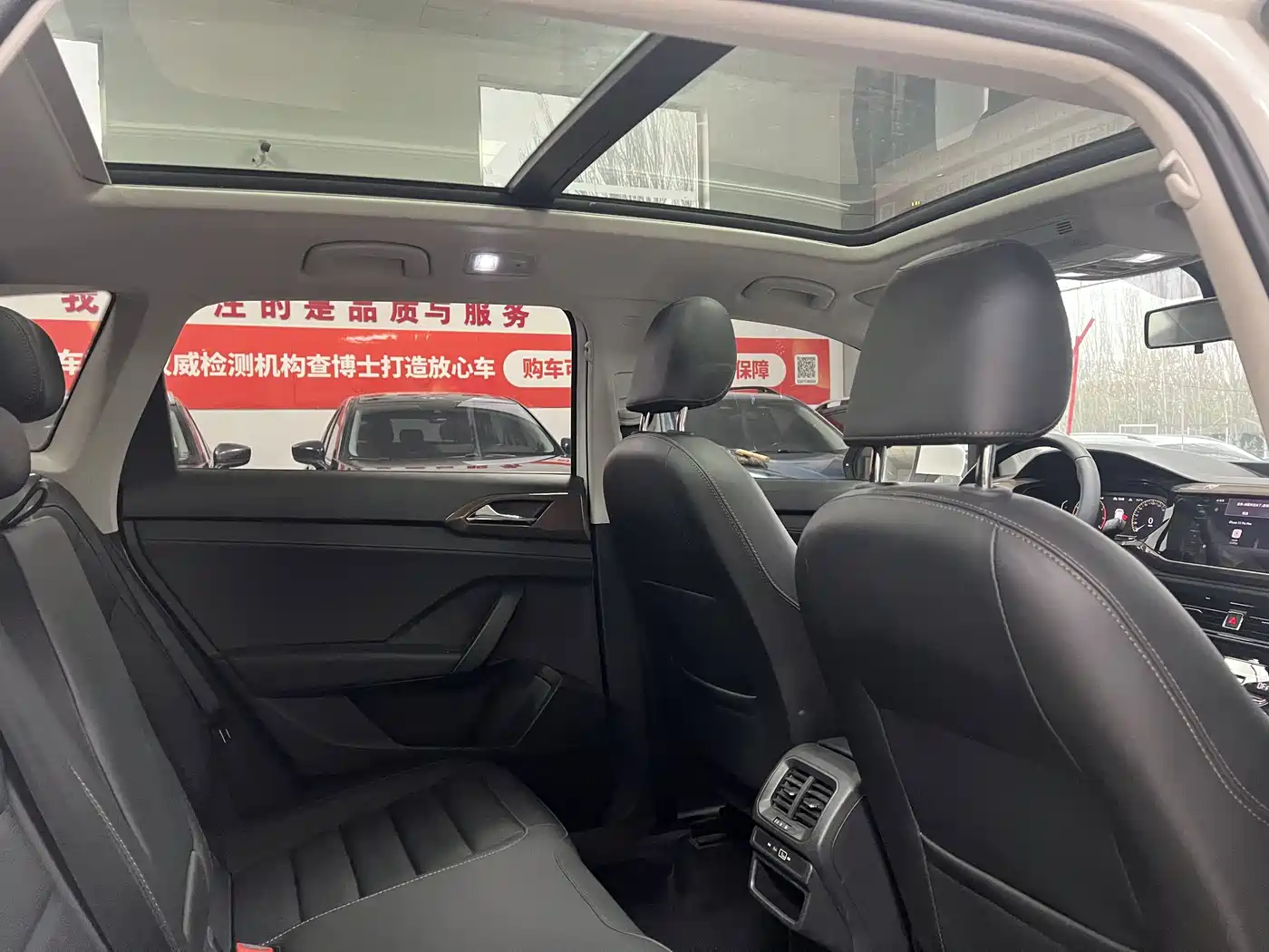 Volkswagen Tharu 2022 280TSI FWD Luxury Edition фото 14