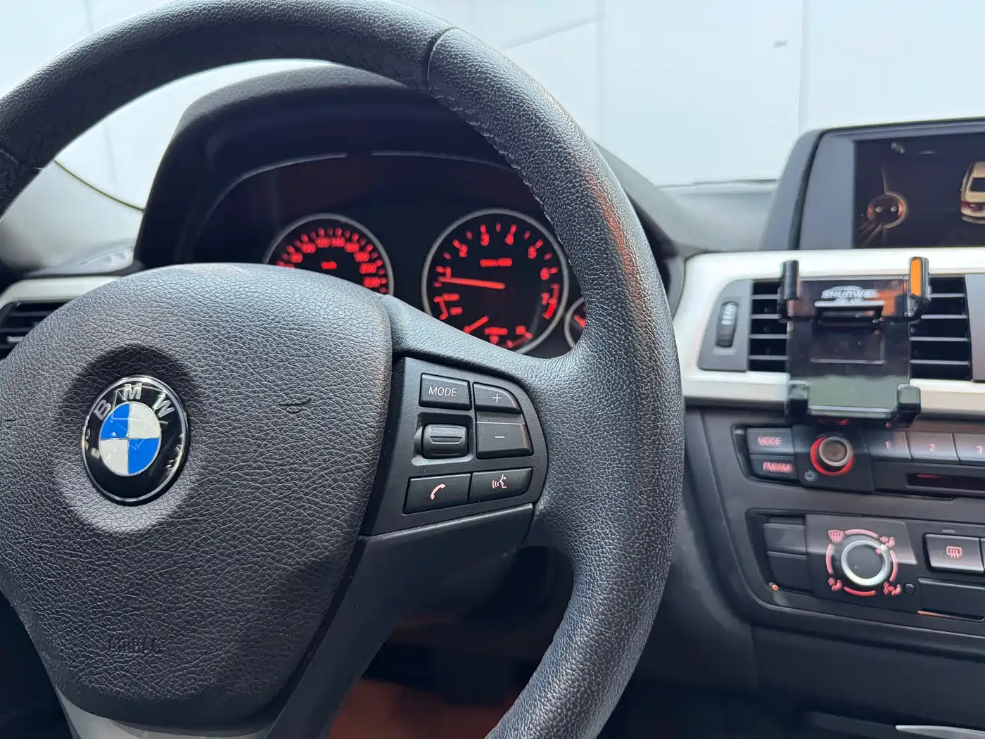 BMW 3 Series 2015 316i Progressive фото 15