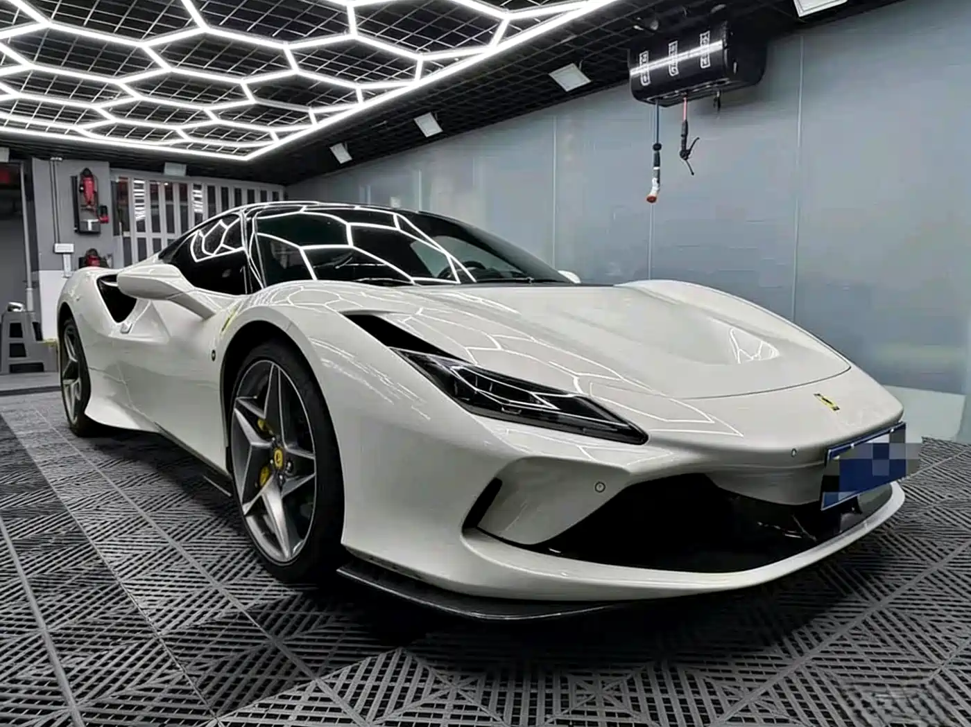 FERRARI F8