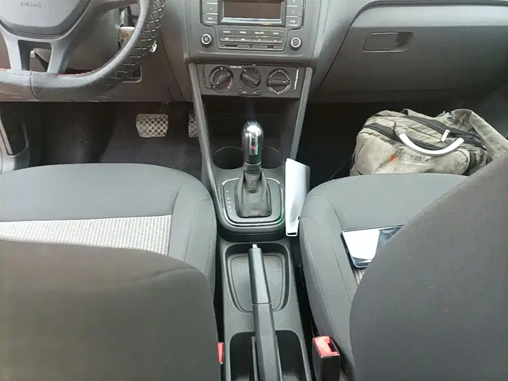 Volkswagen Polo 2016 1.4L Automatic Trend фото 14