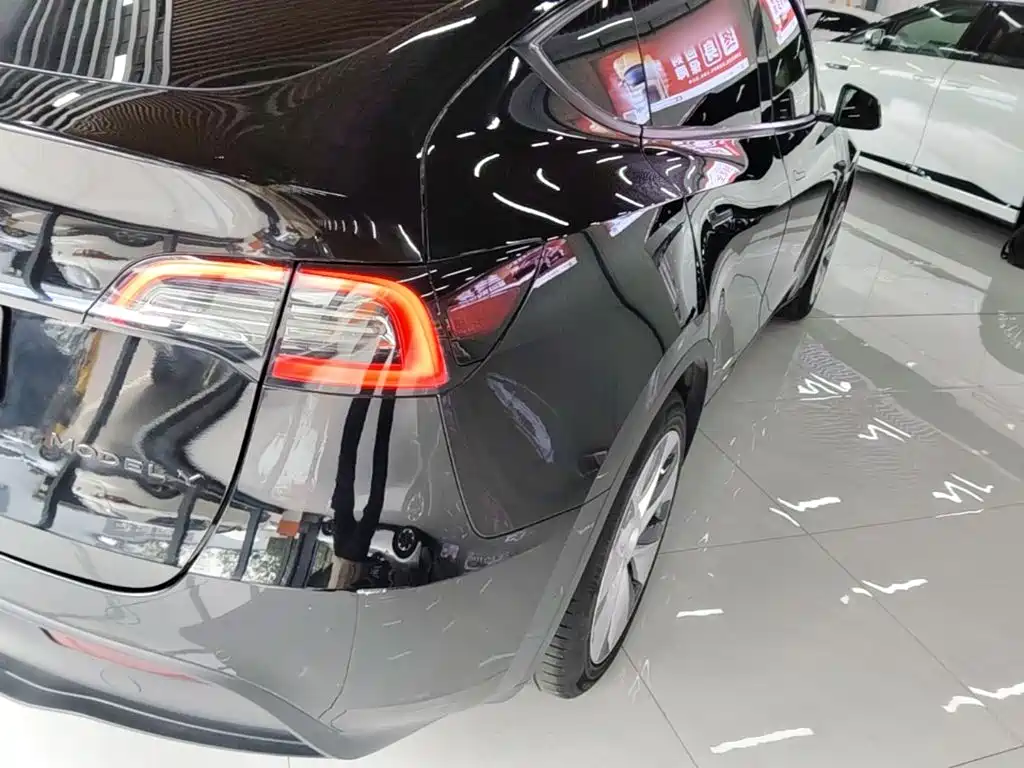 Фото 8 - Tesla Model Y
