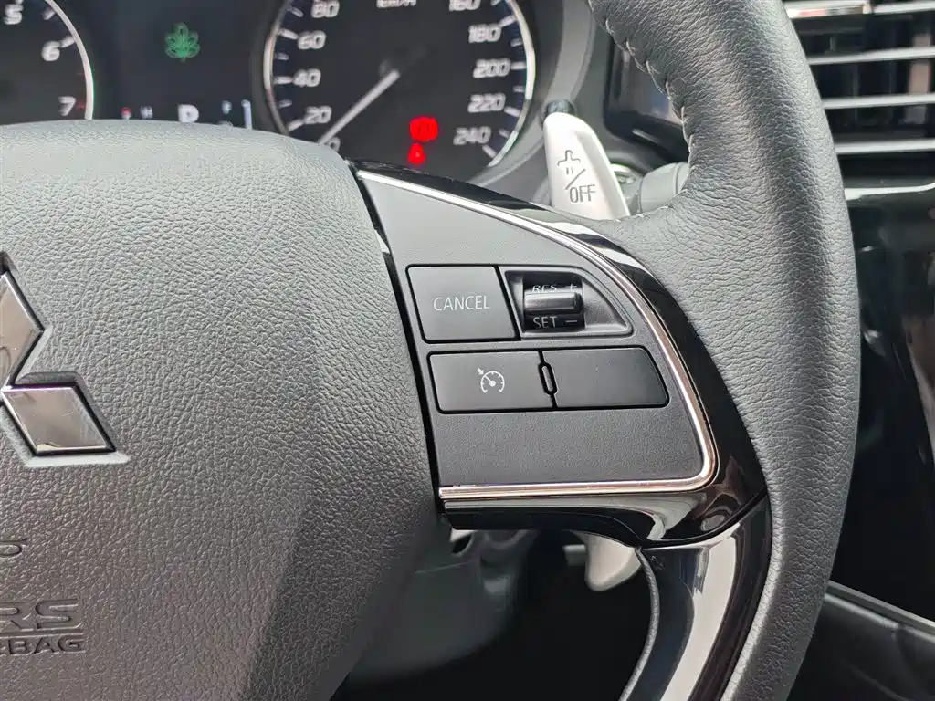 Mitsubishi Outlander 2022 2021 2.4L 4WD Deluxe Edition 7-Seater