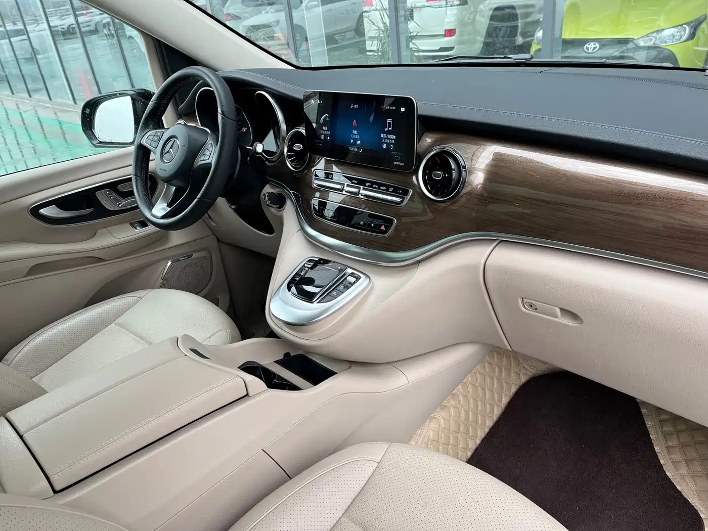 Mercedes-Benz V-Class 2022 V 260 L Long Wheelbase Luxury Edition фото 15