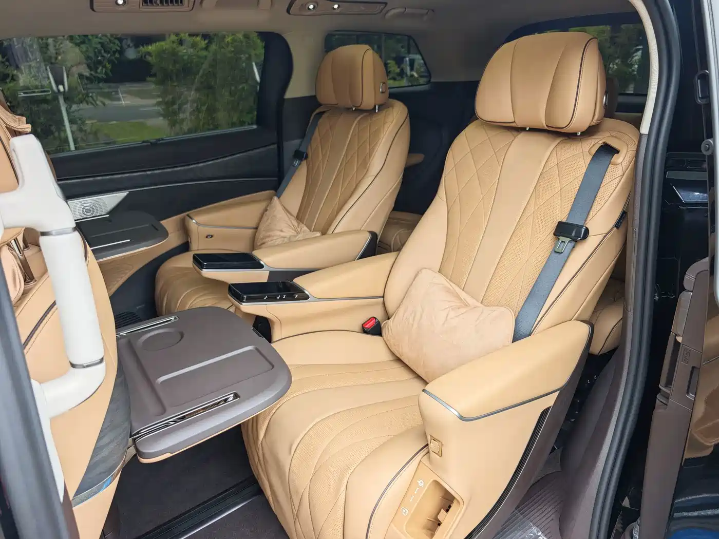 Denza D9 2026 2024 EV 620 Premium