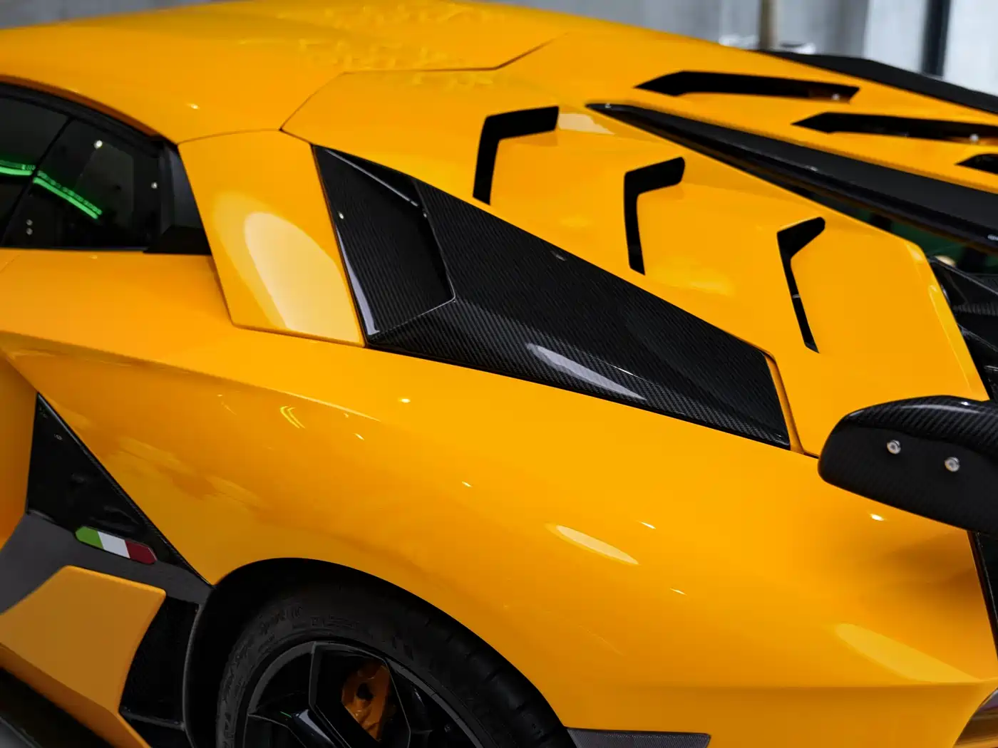Lamborghini Aventador 2011 LP 700-4 фото 14