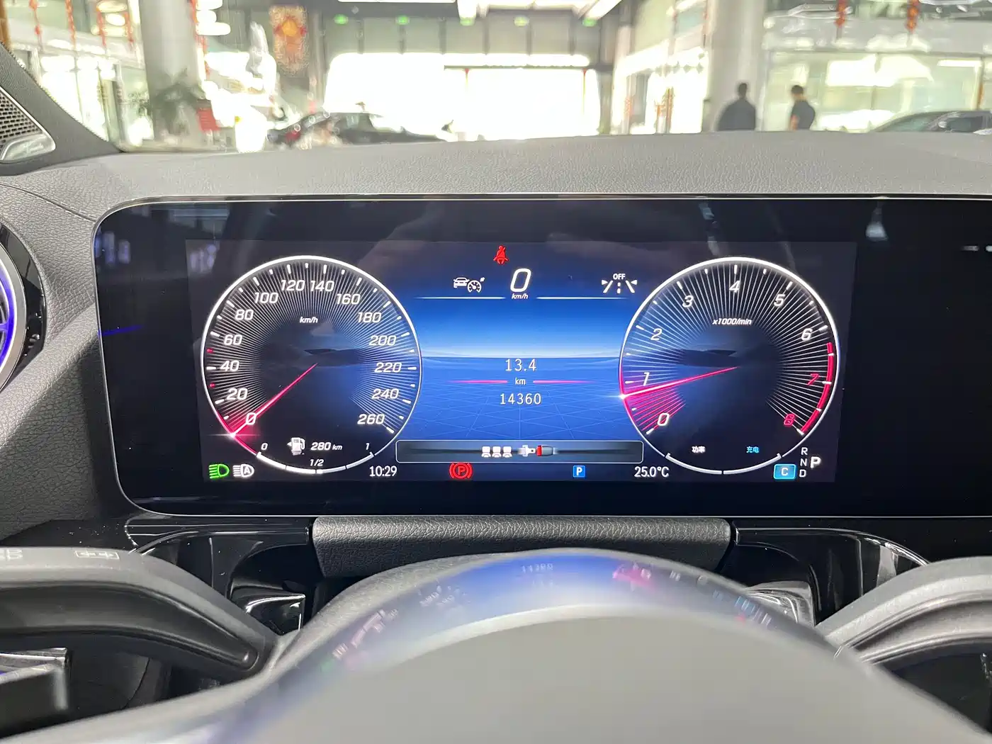 MERCEDES-BENZ GLA