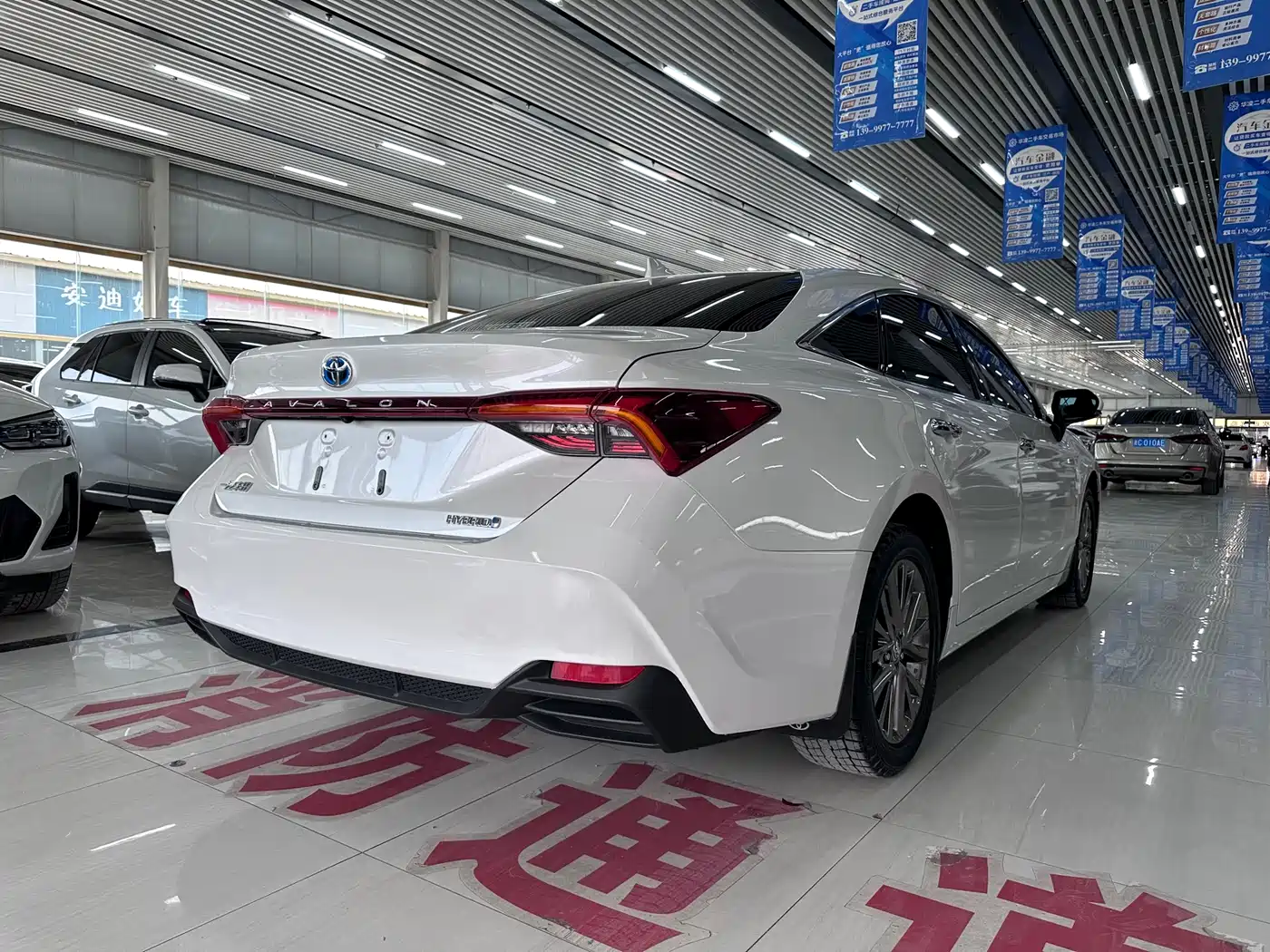 Toyota Avalon 2023 Hybrid 2.5L Luxury Edition фото 6
