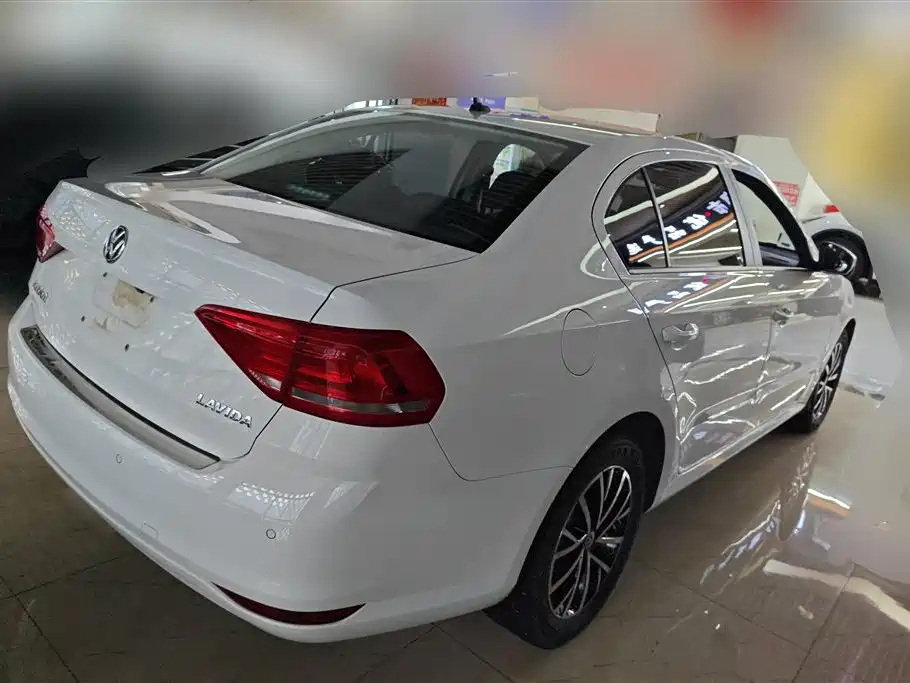 Volkswagen Lavida 2017 1.6L Automatic Trend Edition фото 3