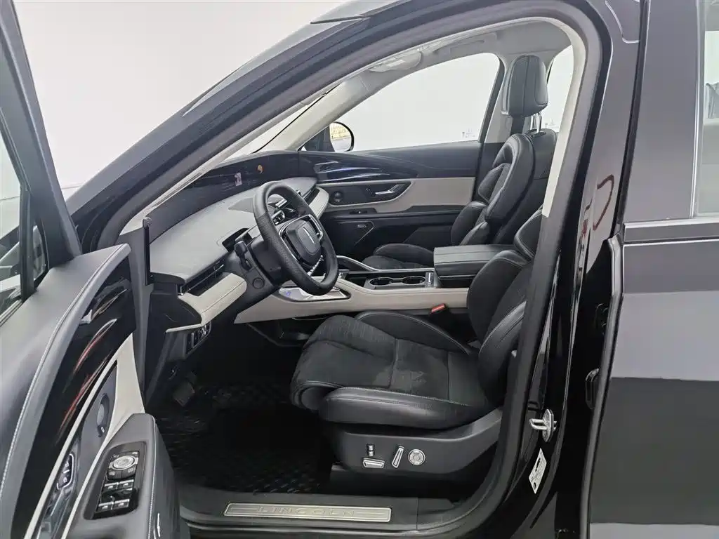 LINCOLN NAVIGATOR