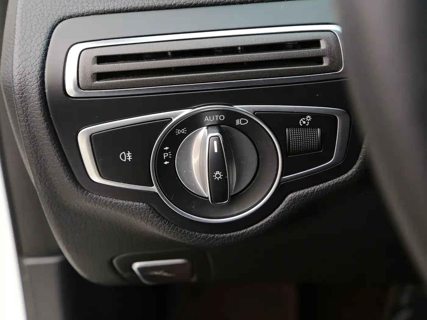 Mercedes-Benz C-Class 2019 C 180 L Fashion Sport Edition фото 14