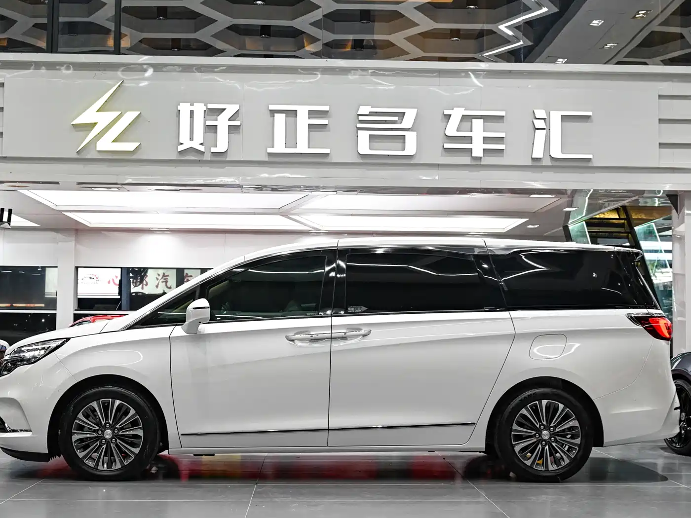 Buick GL8 2020 ES Landglory 653T Flagship фото 5