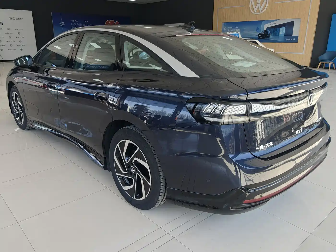 VOLKSWAGEN ID.7 VIZZION