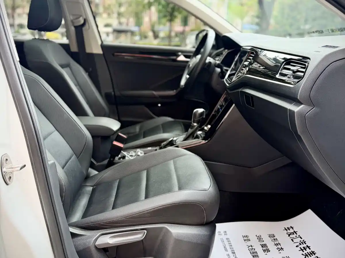 Volkswagen T-ROC 2021 280TSI DSG 2WD Comfort Smart Connect 30th Anniversary Edition фото 13