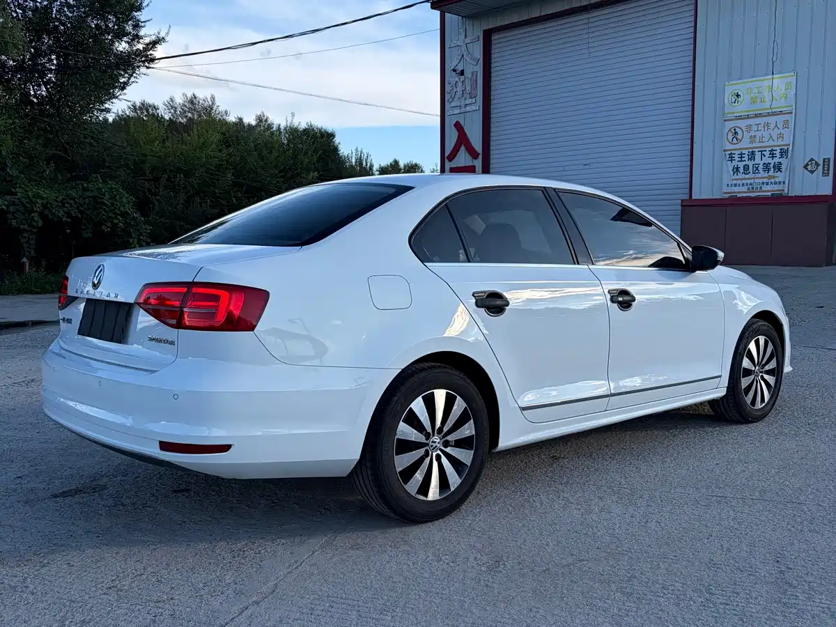 Photo 7 - Volkswagen Sagitar