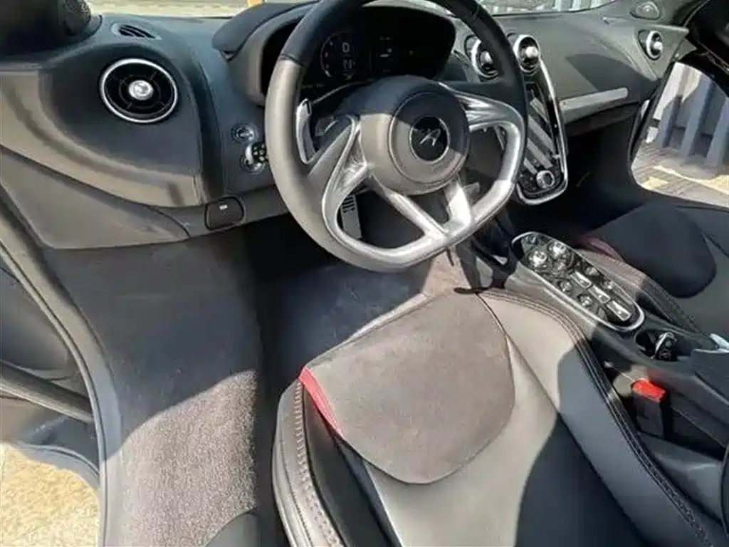 MCLAREN GT