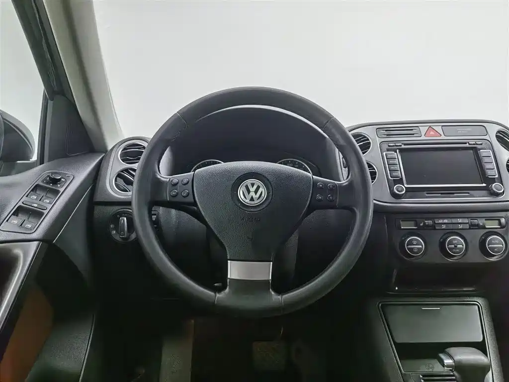 Volkswagen Tiguan 2009 Model 2.0TSI Luxury Edition фото 11