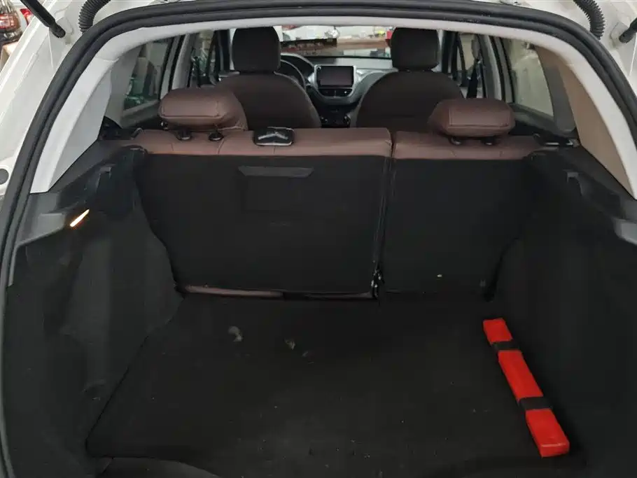 Peugeot 2008 2015 Cool Edition 1.6L Auto Jade фото 4