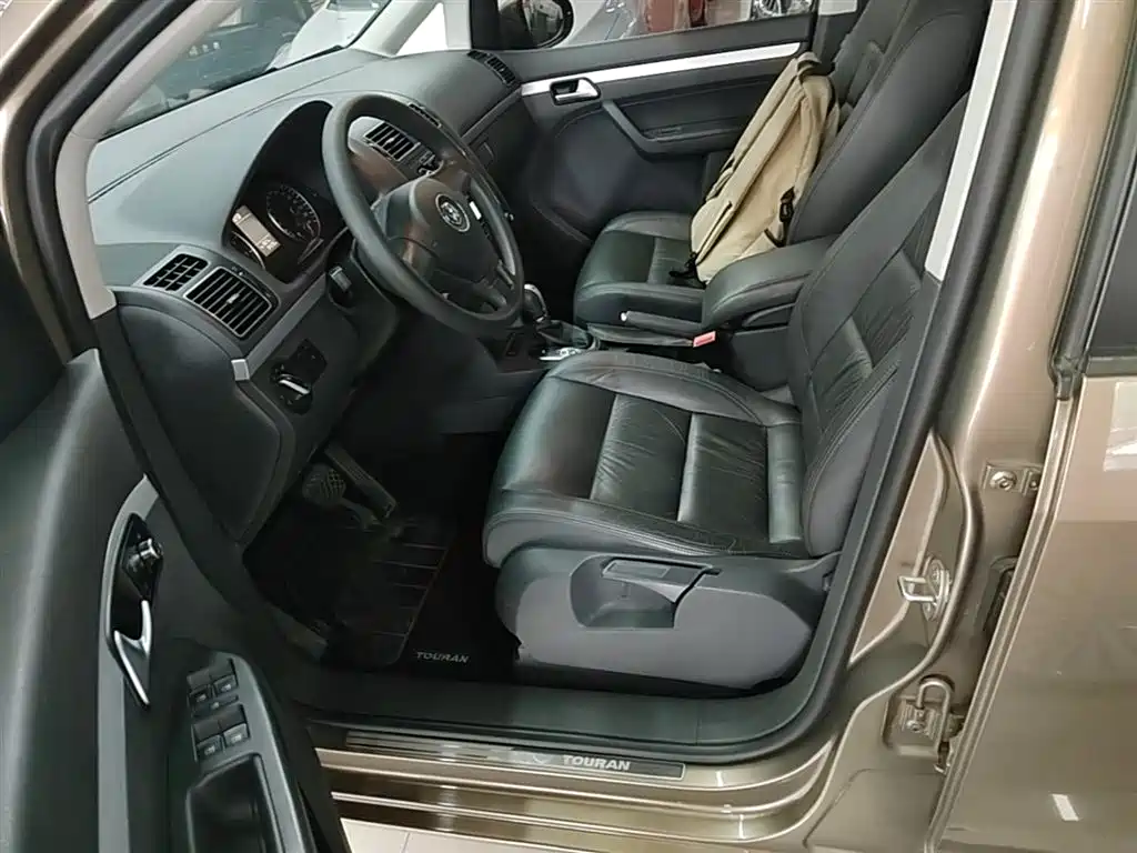 Volkswagen Touran 2015 1.4T DSG Comfort Edition 5-seater фото 15