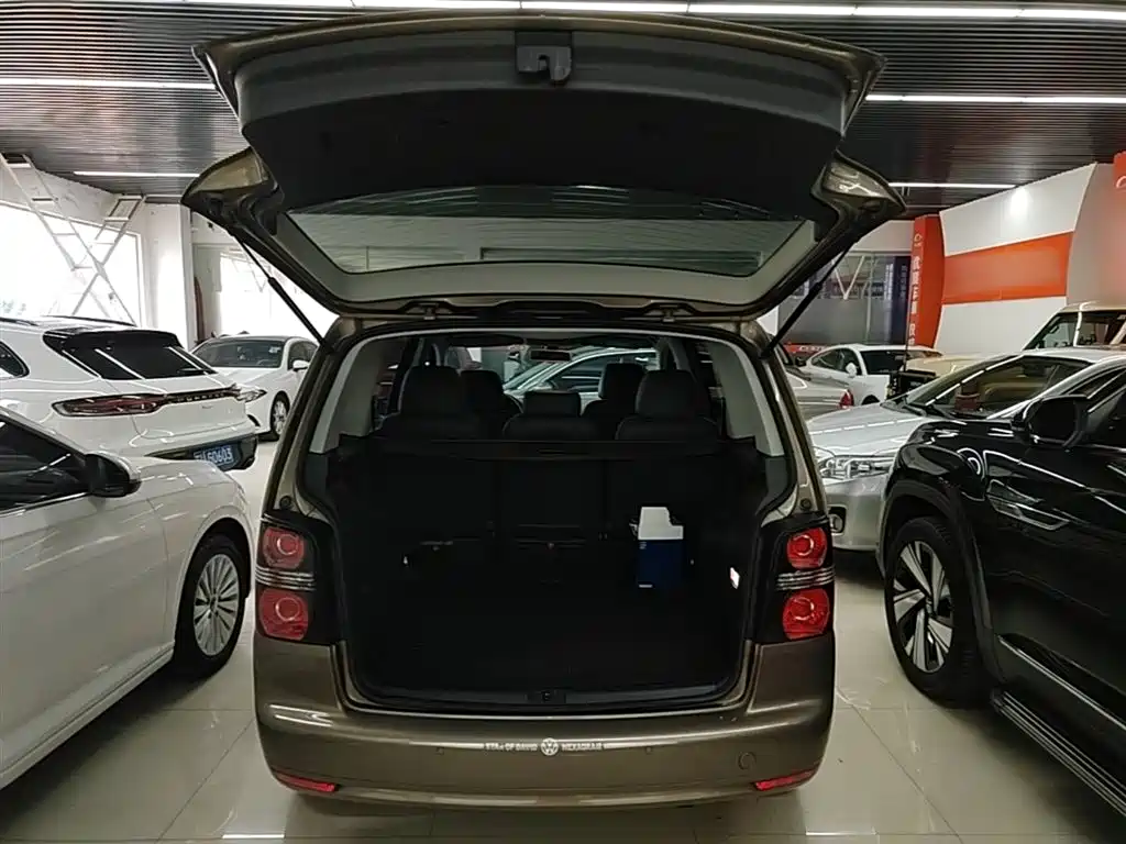 Volkswagen Touran 2015 1.4T DSG Comfort Edition 5-seater фото 19