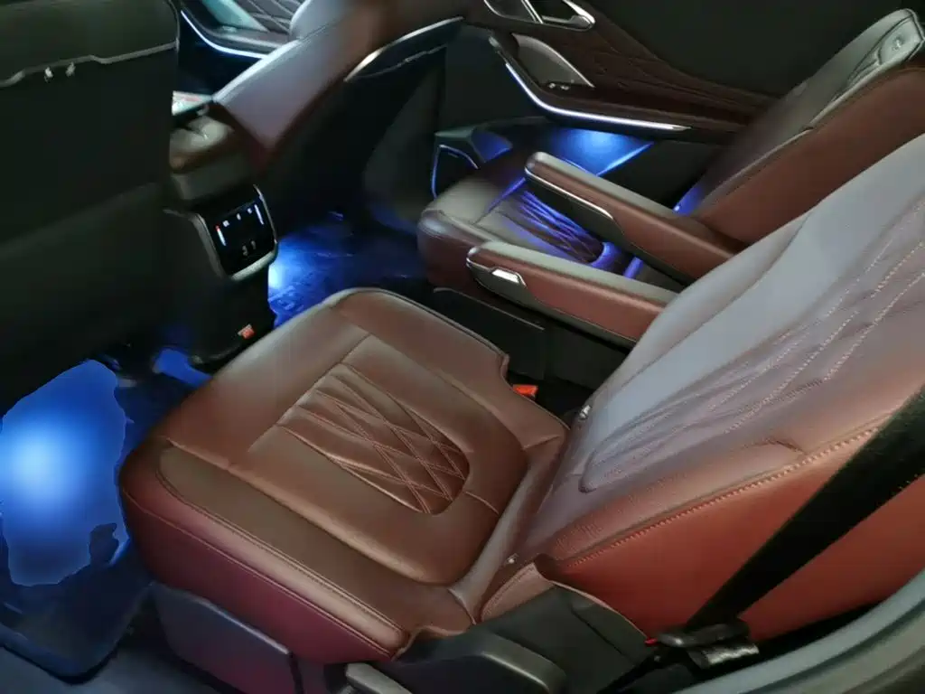 Hongqi HS7 PHEV 2025 2024 2.0T PHEV 4WD Flagship Edition 6-seater