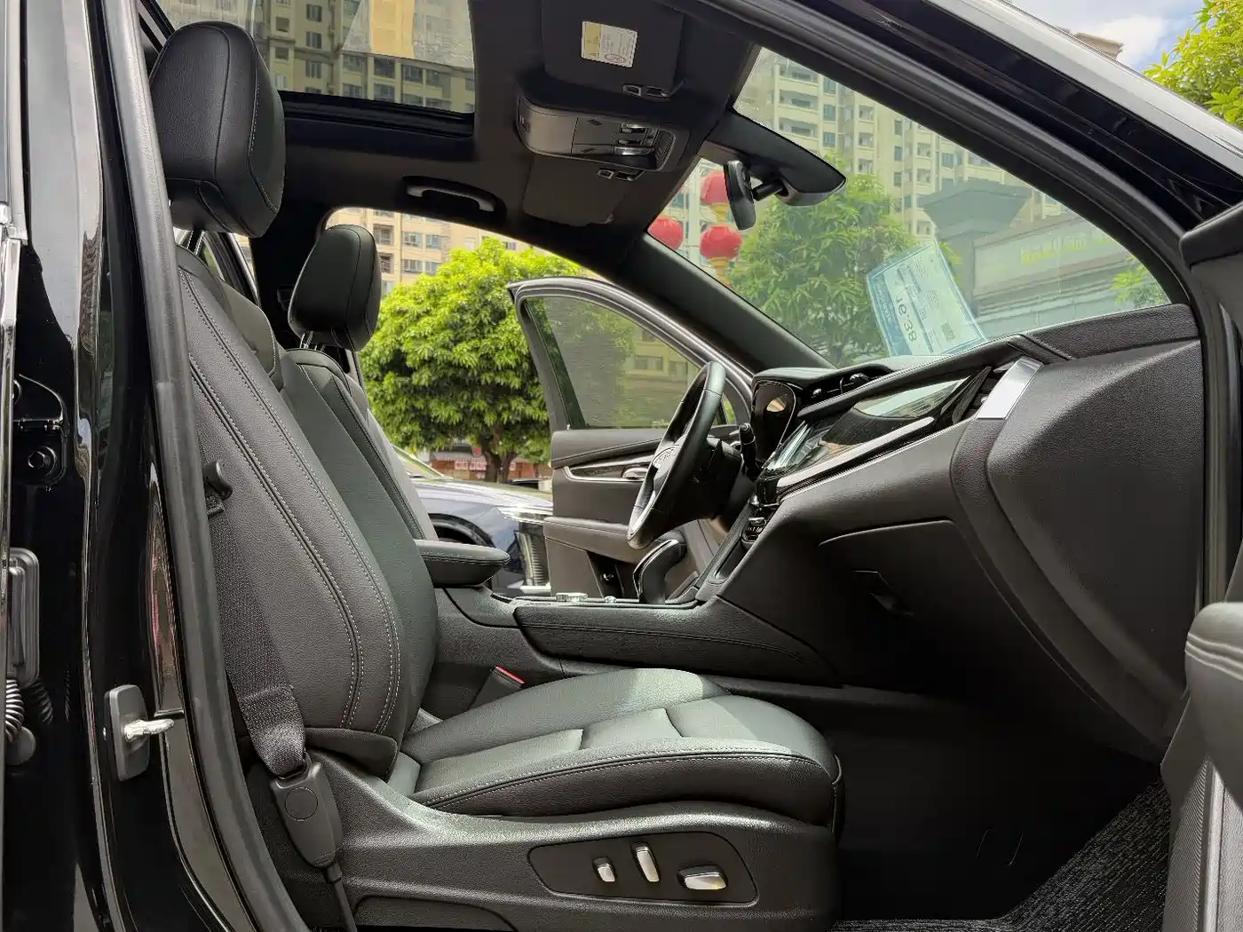 Photo 26 - Cadillac XT6