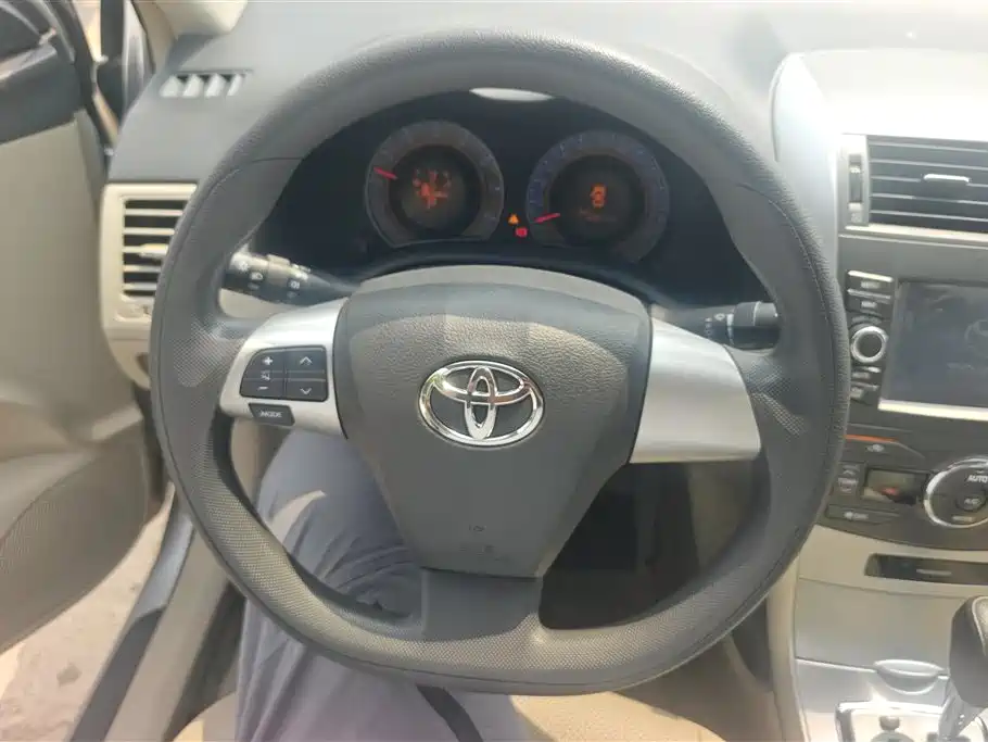 Toyota Corolla 2012 Styling Edition 1.8L CVT GL-i фото 15