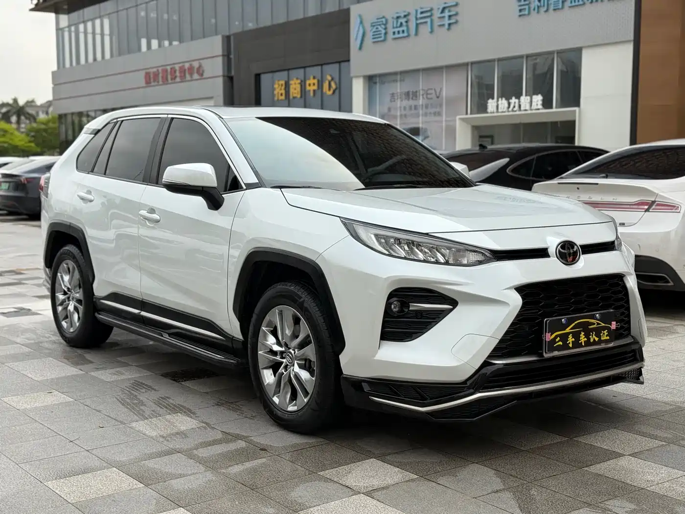 Toyota Wildlander 2021 2.0L CVT 2WD Luxury Edition фото 3