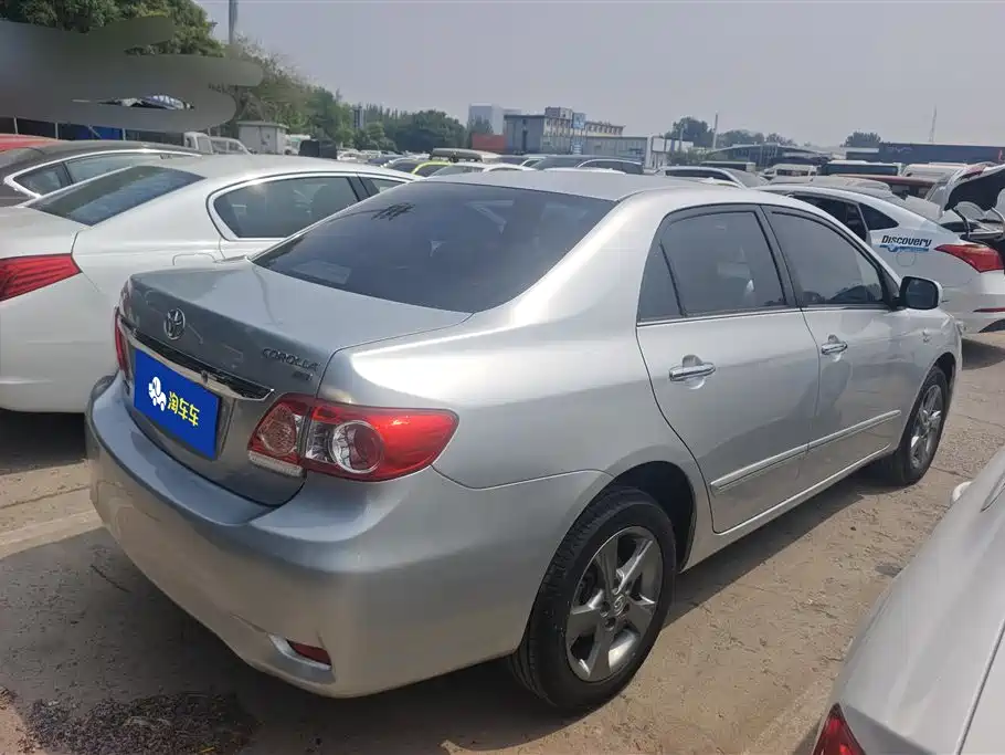 Toyota Corolla 2012 Styling Edition 1.8L CVT GL-i фото 3