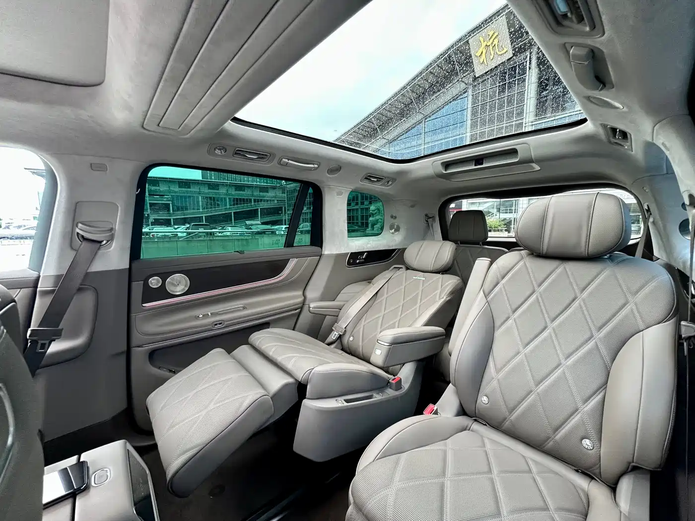 AITO Wenjie AITO M9 2025 Extended Range Ultra 52kWh 6-Seater фото 13