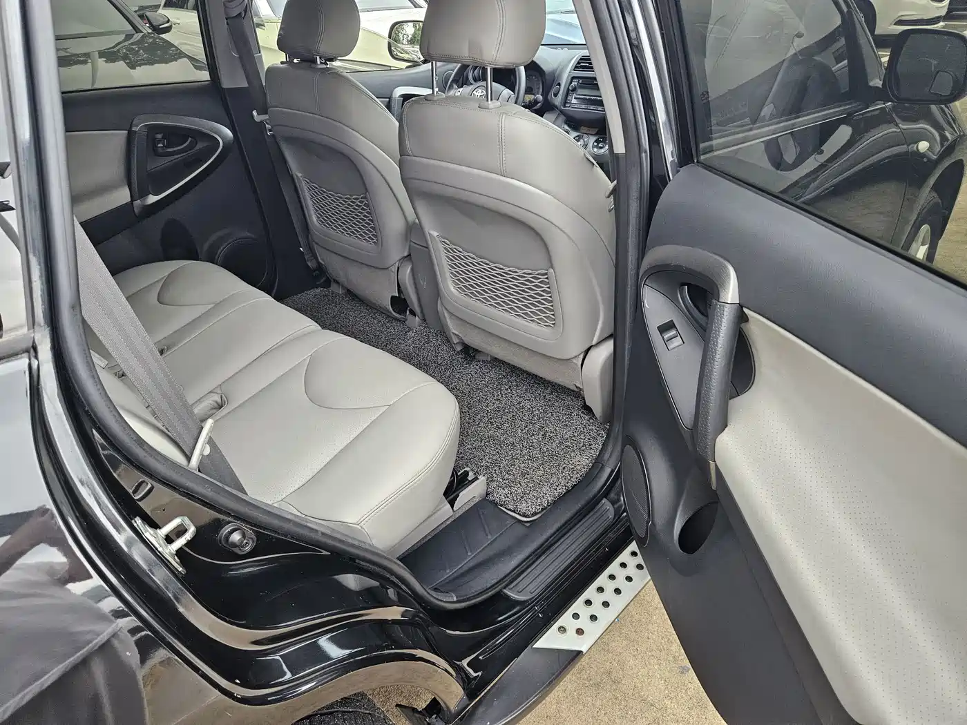 Photo 17 - Toyota RAV4 Rongfang