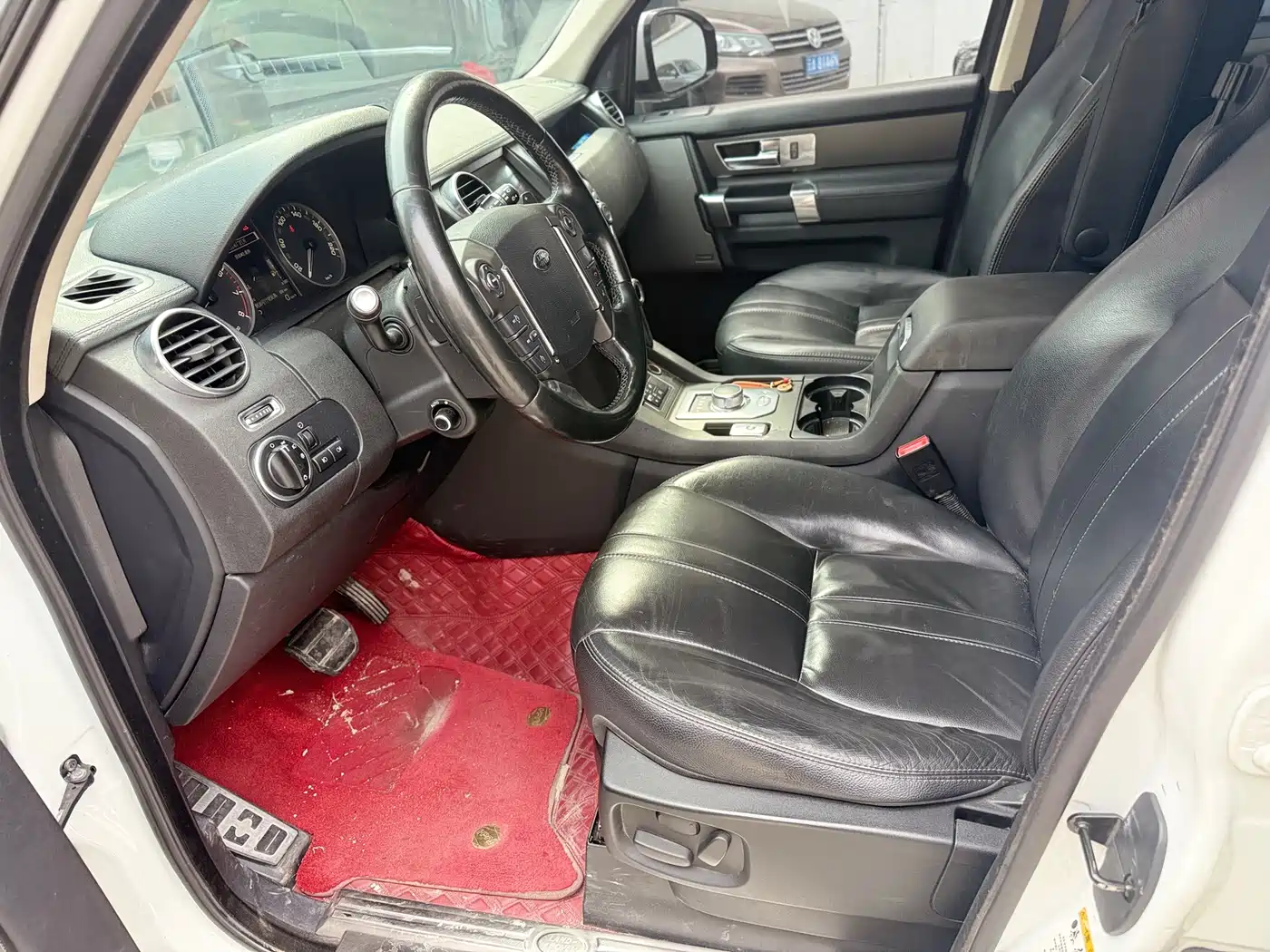 Land Rover Discovery 2016 3.0 SC V6 HSE фото 9