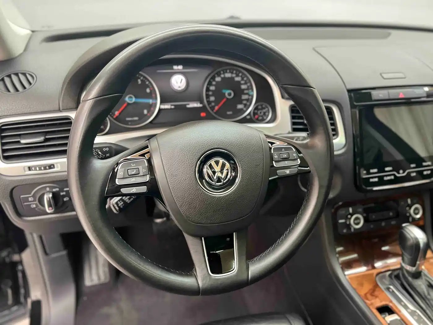 Volkswagen Touareg 2011 3.0TSI Comfort фото 5