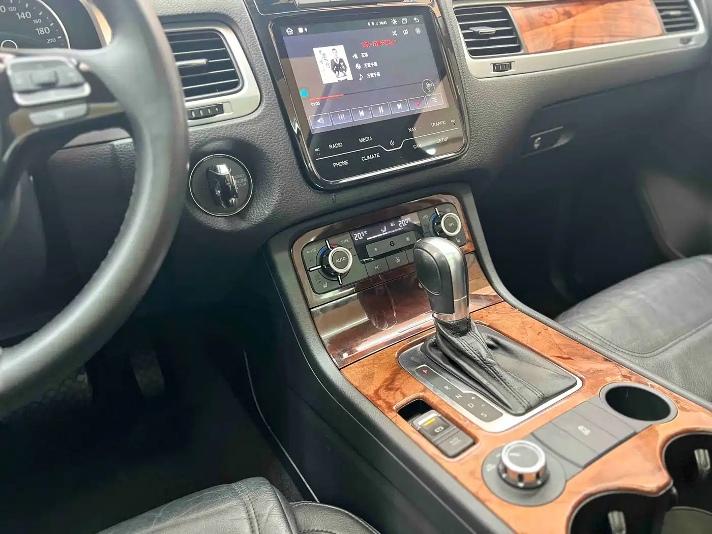 Volkswagen Touareg 2011 3.0TSI Comfort фото 13
